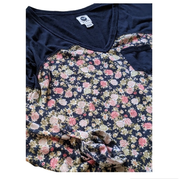 Roxy Floral Long Sleeve w/ Roll Tab Raglan Top - Picture 6 of 15